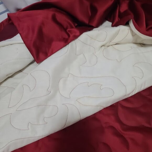 2 Twin Quilted Maroon Bedspreads - Picture 6 of 6